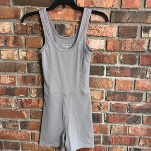 Set active women’s sportbody shortysuit. Color stone.